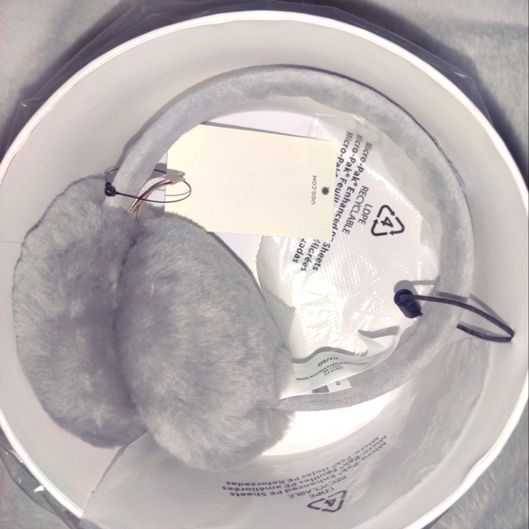 NWT UGG earmuffs - Picture 2 of 3